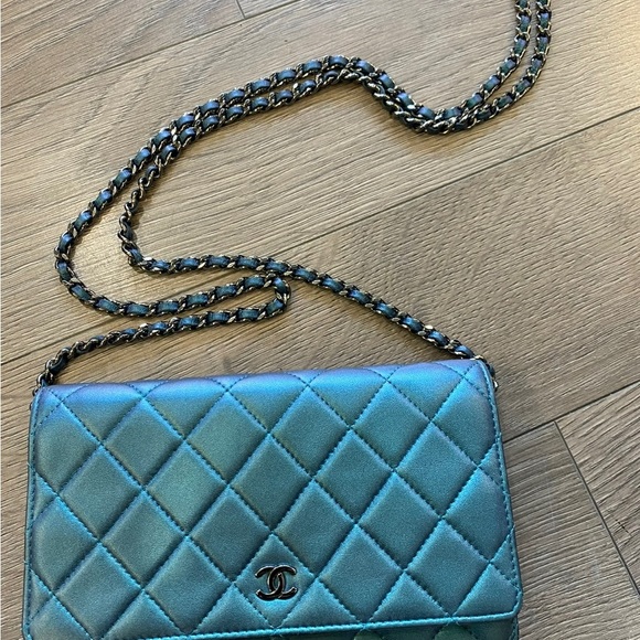 Metallic Chanel Lambskin Wallet on a Chain - Picture 3 of 10